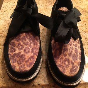Leopard print ribbon shoe